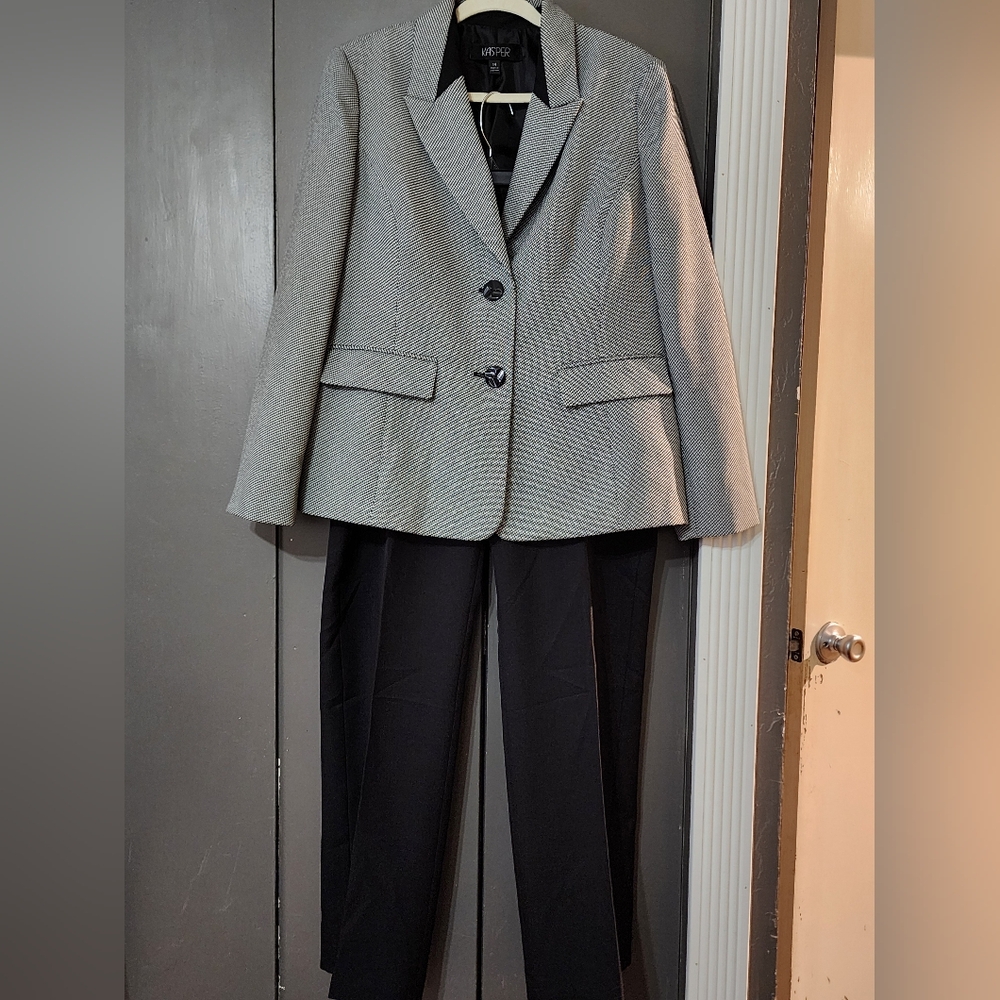 Kasper Black and White Patterned Suit